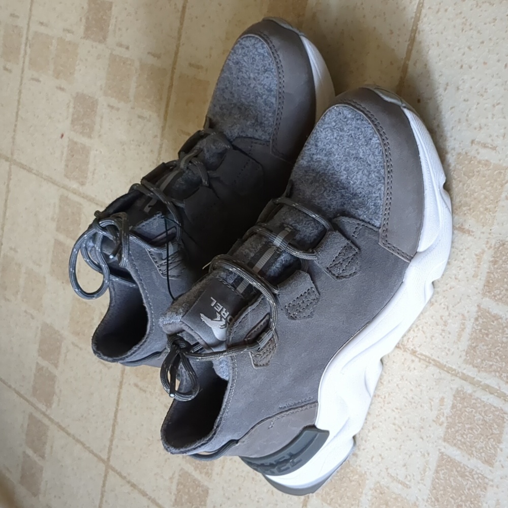 Sorel Kinetic Breakthru hiking booties